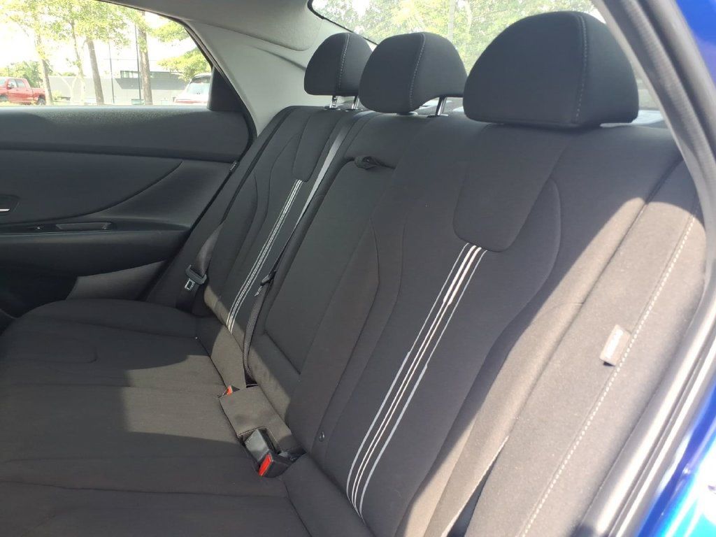 Used 2025 Hyundai Elantra SEL FWD image 11