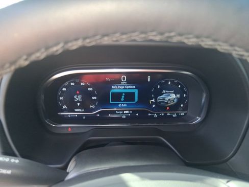 Used 2023 Chevrolet Tahoe Z71 w/ Luxury Package AWD/4WD image 12