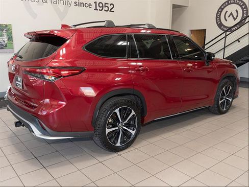 Used 2022 Toyota Highlander XSE AWD/4WD image 23