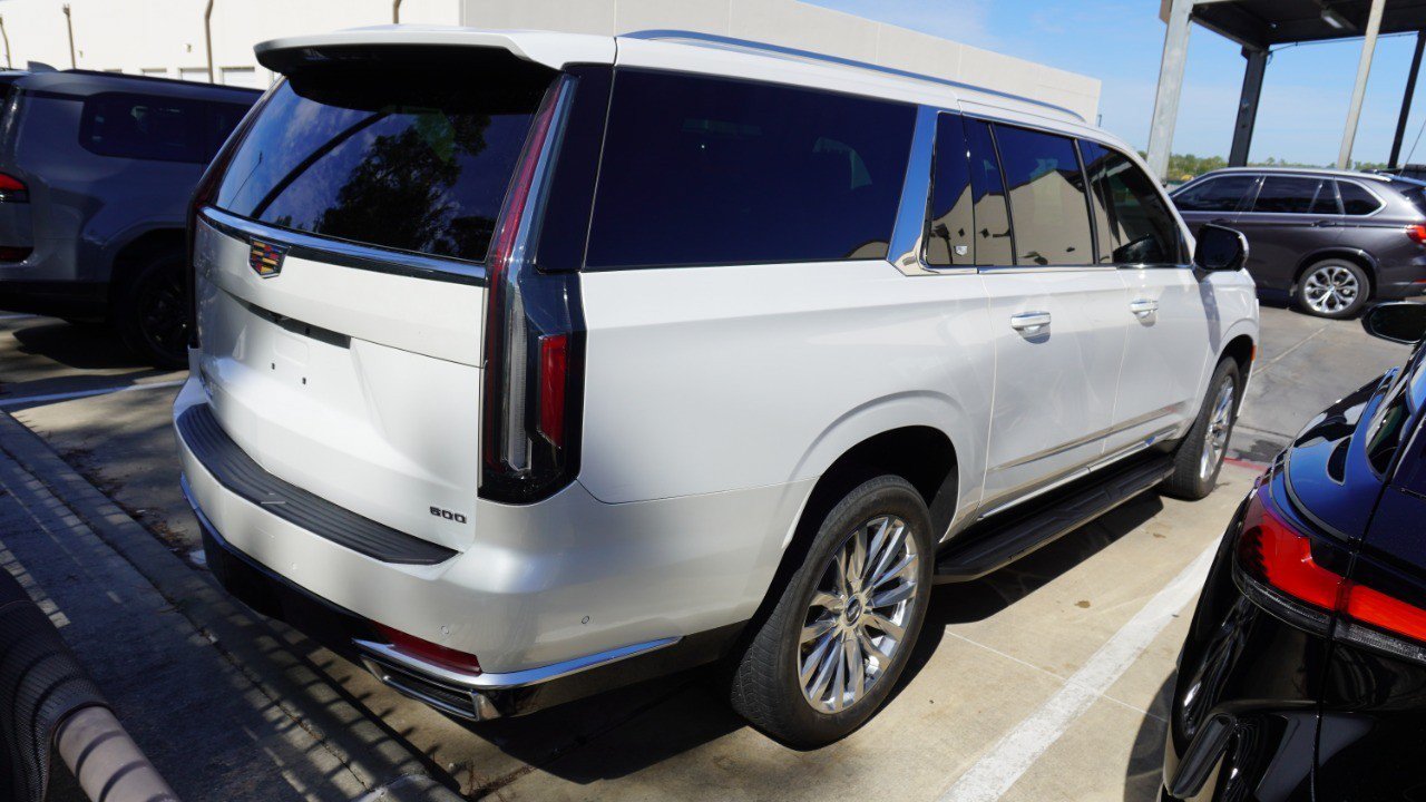 Used 2024 Cadillac Escalade ESV Premium Luxury AWD/4WD image 5