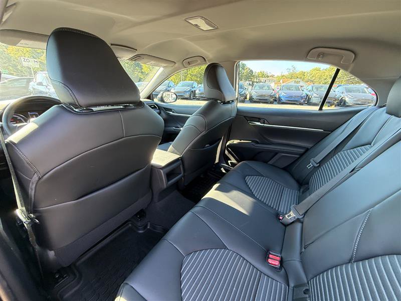 Used 2021 Toyota Camry SE w/ Cold Weather Package FWD image 17