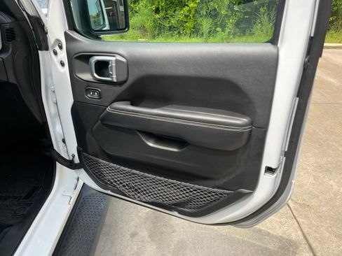 Used 2020 Jeep Wrangler Unlimited Sahara AWD/4WD image 18