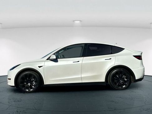 Used 2024 Tesla Model Y Long Range image 3