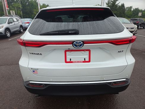 Certified 2024 Toyota Venza XLE AWD/4WD image 4