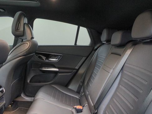 Used 2025 Mercedes-Benz GLC 300 4MATIC image 26