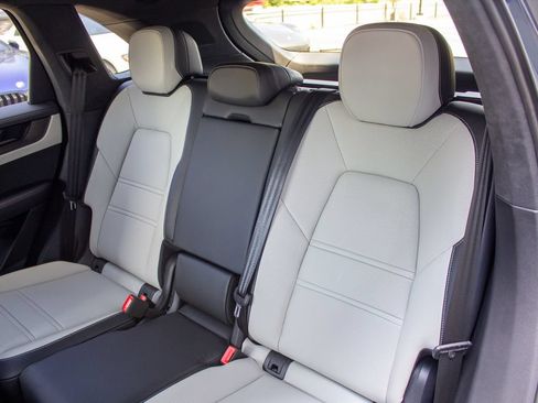Used 2026 Porsche Cayenne GTS AWD/4WD image 22