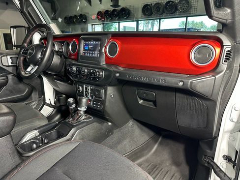 Used 2018 Jeep Wrangler Unlimited Rubicon w/ LED Lighting Group image 18