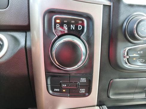 Used 2017 RAM 1500 Classic SLT w/ SLT Plus D←cor Group AWD/4WD image 25
