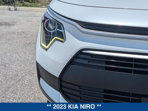 Used 2023 Kia Niro EX FWD image 10