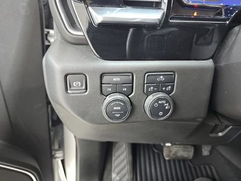 Used 2022 Chevrolet Silverado 1500 LT AWD/4WD image 12