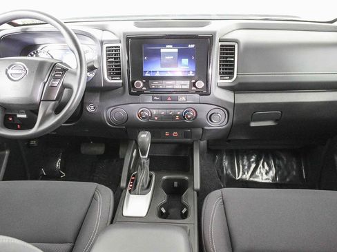 Used 2024 Nissan Frontier SV image 13