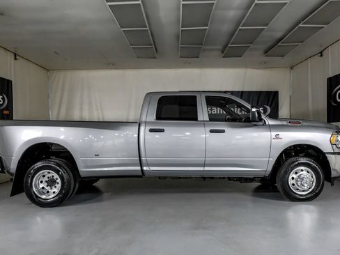 Used 2024 RAM 3500 Tradesman w/ Chrome Appearance Group AWD/4WD image 5