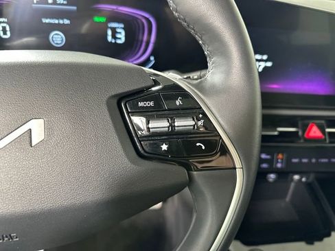 Used 2023 Kia Niro SX Touring image 16