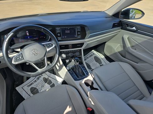 Used 2023 Volkswagen Jetta SE w/ Panoramic Sunroof Package image 9