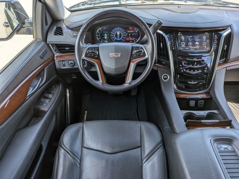 Used 2018 Cadillac Escalade Premium Luxury AWD/4WD image 15