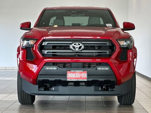 Certified 2025 Toyota Tacoma SR5 AWD/4WD image 4