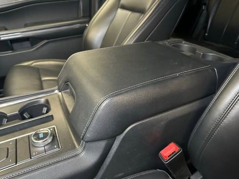 Used 2024 Ford Expedition XLT AWD/4WD image 30