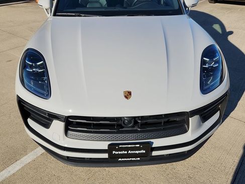 Certified 2025 Porsche Macan image 10