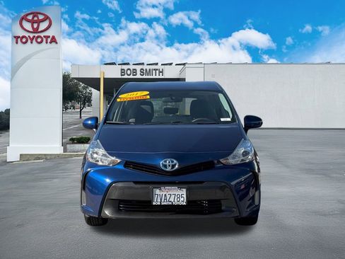 Used 2017 Toyota Prius V Three image 3