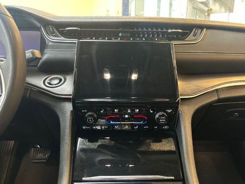 Used 2023 Jeep Grand Cherokee Limited w/ Luxury Tech Group II image 27