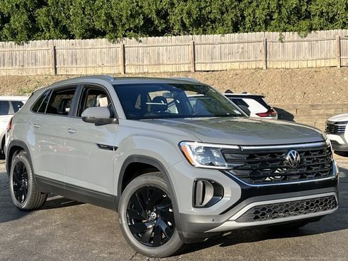 New 2026 Volkswagen Atlas Cross Sport SE AWD/4WD image 2