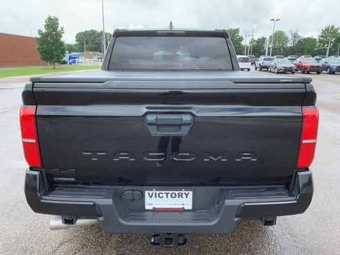 Used 2024 Toyota Tacoma TRD Off-Road AWD/4WD image 7