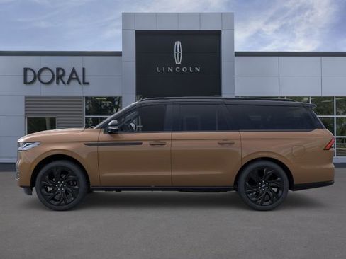 New 2026 Lincoln Navigator L Black Label AWD/4WD image 3