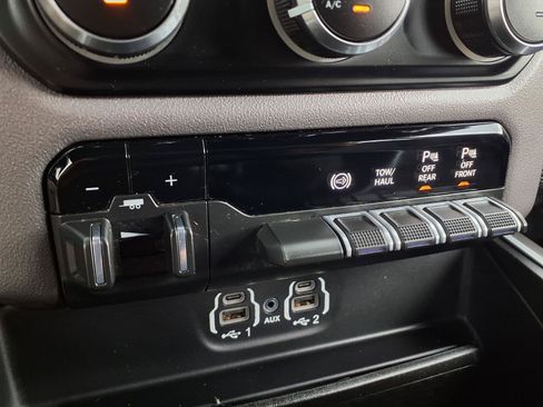 Used 2021 RAM 2500 Big Horn w/ Level 1 Equipment Group AWD/4WD image 10