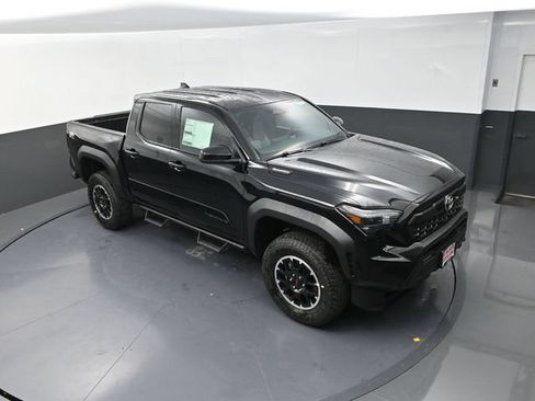 Used 2025 Toyota Tacoma TRD Off-Road AWD/4WD image 12