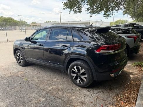 Used 2023 Volkswagen Atlas Cross Sport SE FWD image 9