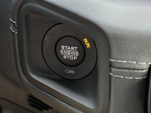 Used 2025 Jeep Wrangler Unlimited Rubicon AWD/4WD image 32