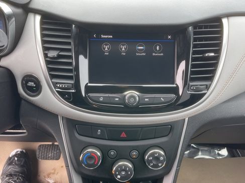 Used 2022 Chevrolet Trax LT w/ LT Convenience Package image 20