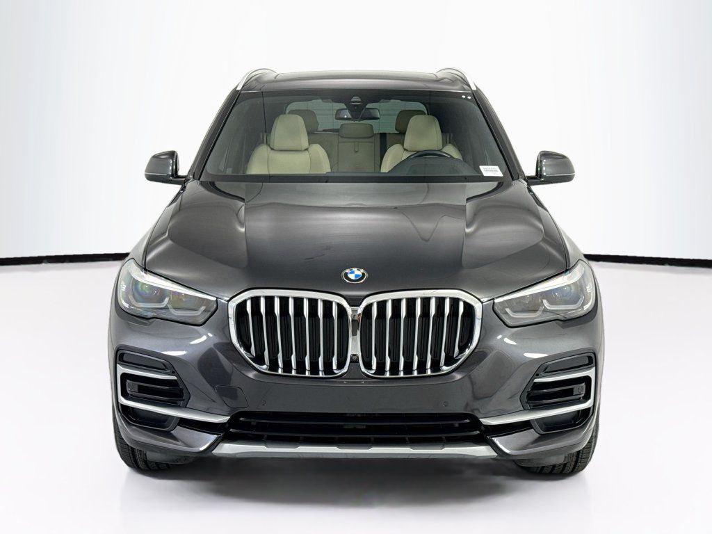 Certified 2022 BMW X5 xDrive40i w/ Premium Package AWD/4WD image 2