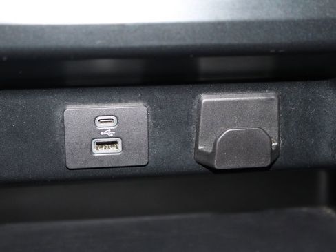 Used 2023 Ford F150 XLT image 43