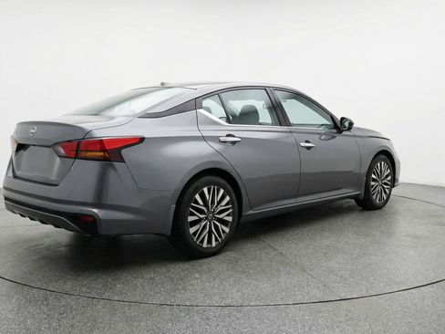 Used 2025 Nissan Altima 2.5 SV image 9