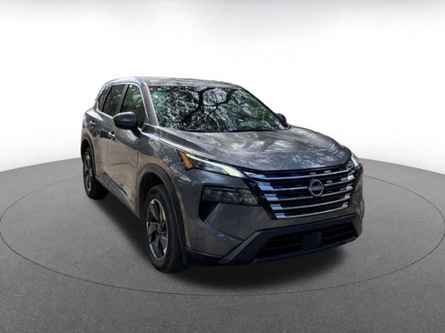 Used 2025 Nissan Rogue SV image 1