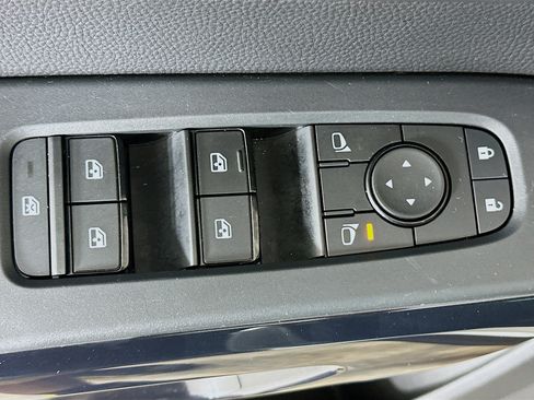 Used 2025 Nissan Pathfinder SV AWD/4WD image 15
