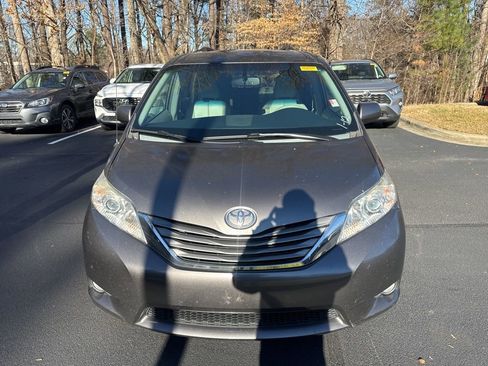 Used 2012 Toyota Sienna image 12