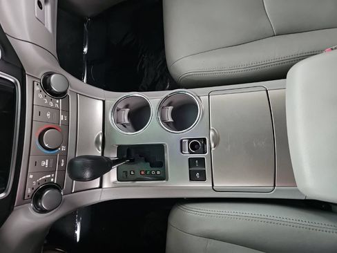 Used 2013 Toyota Highlander 4WD Hybrid image 28