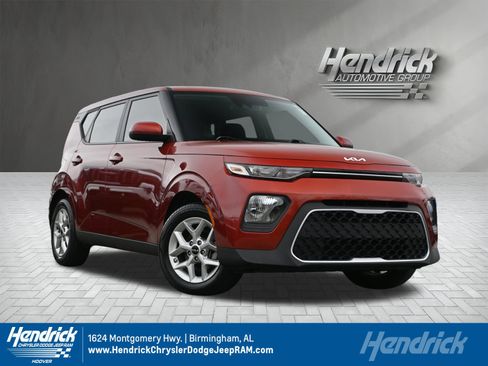 Used 2022 Kia Soul LX w/ Technology Package image 1