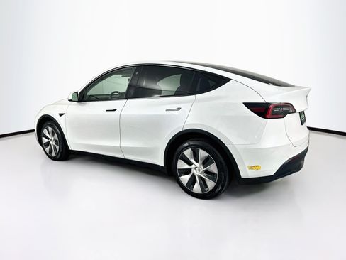 Used 2022 Tesla Model Y Long Range AWD/4WD image 5