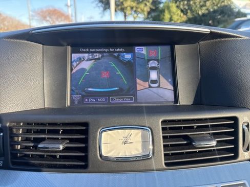 Used 2017 INFINITI Q70 L 3.7 image 26