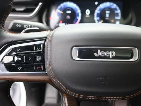 Used 2025 Jeep Grand Cherokee Summit AWD/4WD image 15