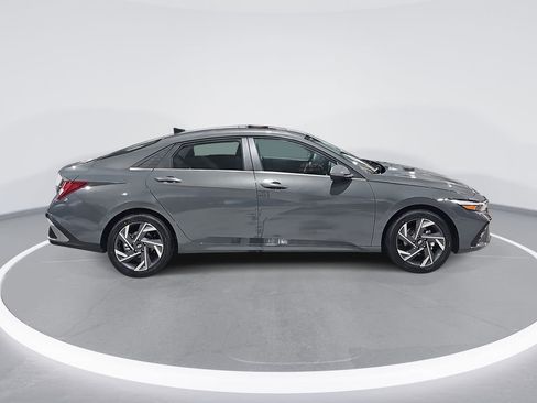 New 2026 Hyundai Elantra Limited FWD image 4