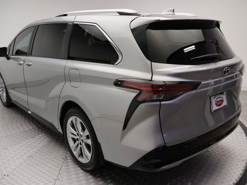 Certified 2024 Toyota Sienna Platinum FWD image 11