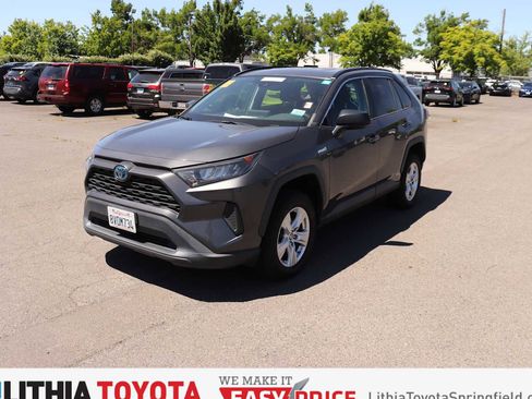 Used 2021 Toyota RAV4 LE AWD/4WD image 1