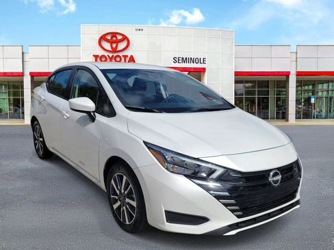 Used 2025 Nissan Versa SV FWD image 2