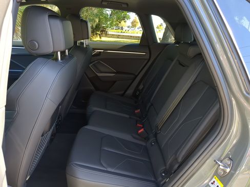 Certified 2025 Audi Q3 2.0T Premium w/ Convenience Package image 18