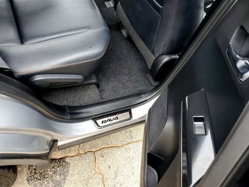 Used 2016 Toyota RAV4 SE image 48