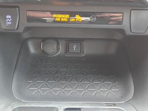 Used 2022 Toyota RAV4 LE image 22